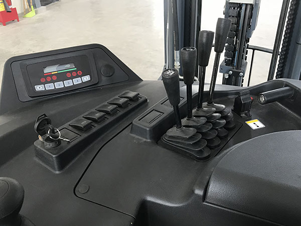 hệ thống điều khiển xe nâng điện reach truck