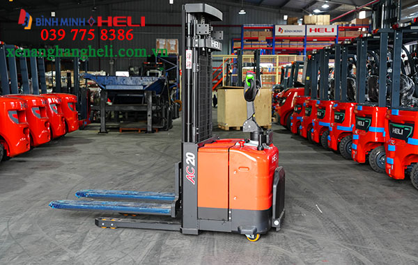 Xe Nâng Tay điện Cao Có Bàn đứng Lái