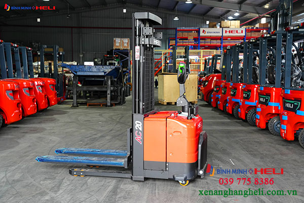Xe Nâng Tay điện đứng Lái